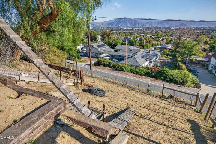 25-web-or-mls-Upmarket Media-559NLoo037