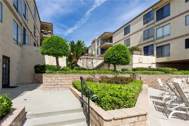 2722 20th, Signal Hill, California 90755