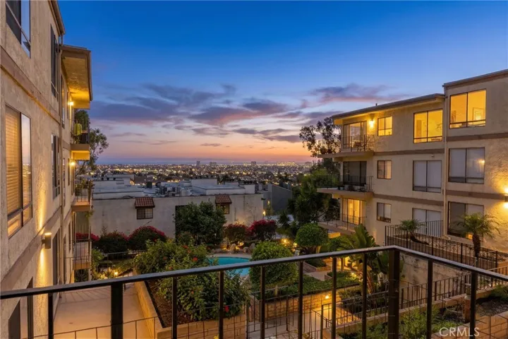 2722 20th, Signal Hill, California 90755