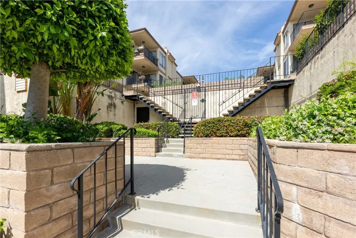 2722 20th, Signal Hill, California 90755