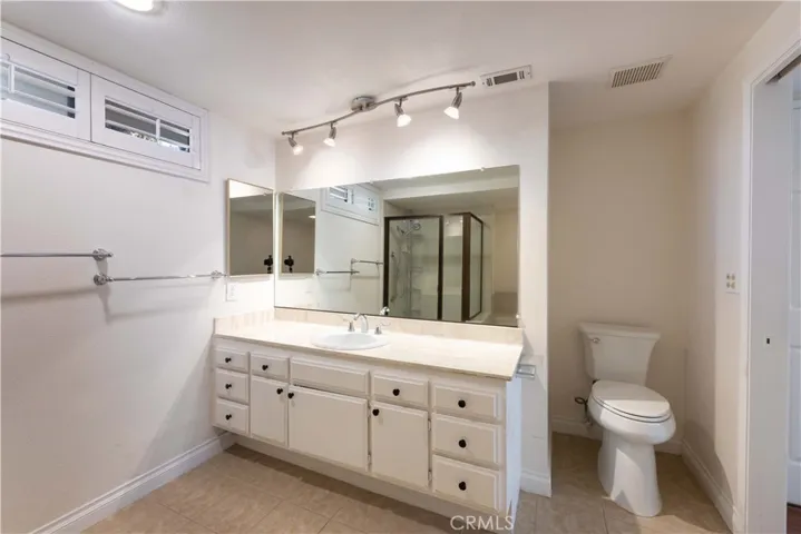 2722 20th, Signal Hill, California 90755