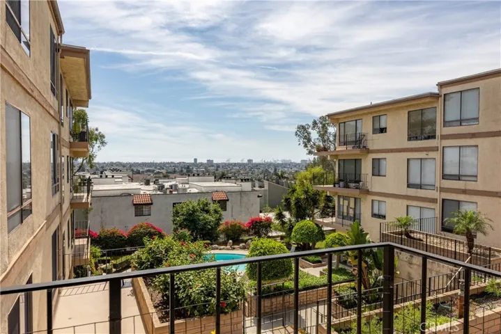 2722 20th, Signal Hill, California 90755