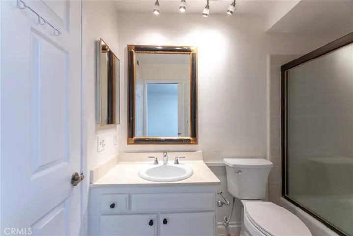 2722 20th, Signal Hill, California 90755
