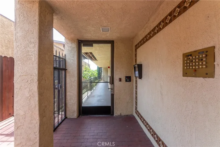 2722 20th, Signal Hill, California 90755