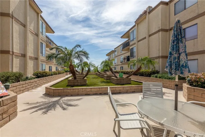 2722 20th, Signal Hill, California 90755