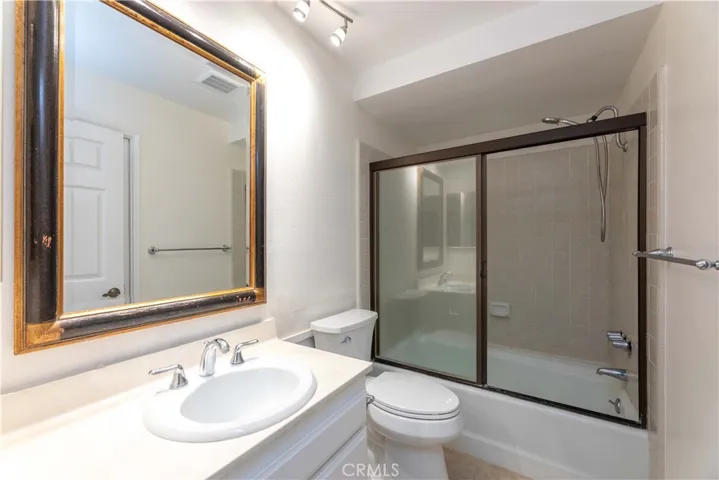 2722 20th, Signal Hill, California 90755