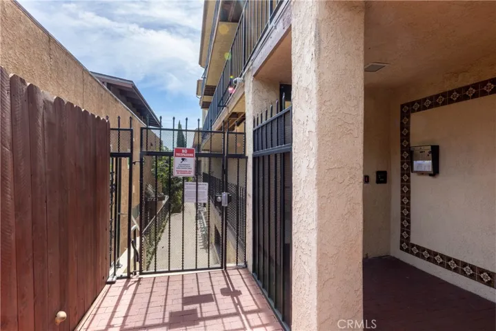 2722 20th, Signal Hill, California 90755
