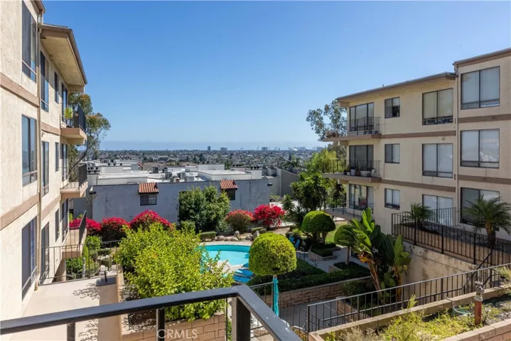 2722 20th, Signal Hill, California 90755