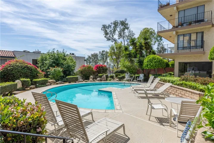 2722 20th, Signal Hill, California 90755