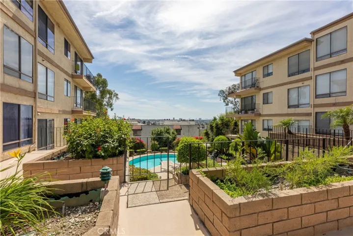 2722 20th, Signal Hill, California 90755