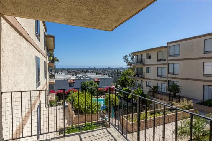 2722 20th, Signal Hill, California 90755