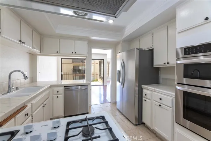 2722 20th, Signal Hill, California 90755