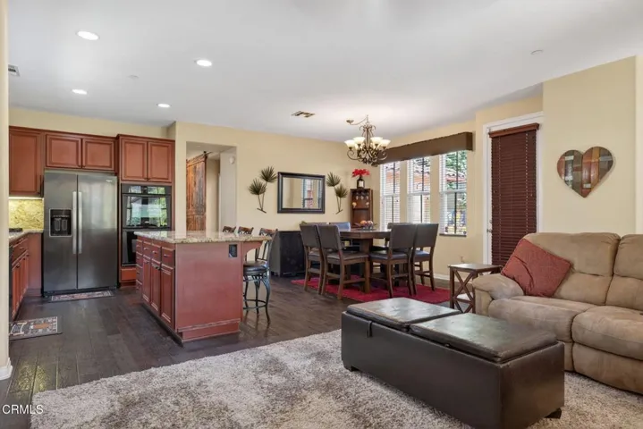 32-web-or-mls-UpmarketMedia-615Bos-154