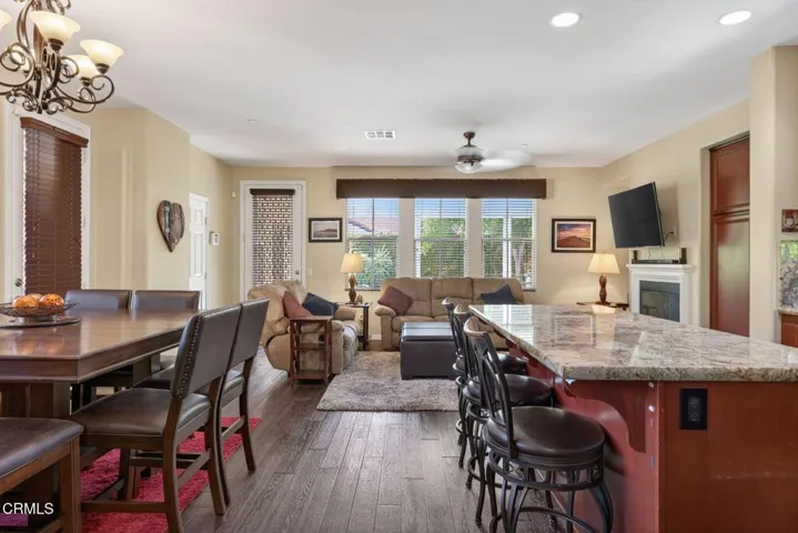 28-web-or-mls-UpmarketMedia-615Bos-151