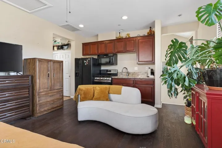14-web-or-mls-UpmarketMedia-615Bos-037