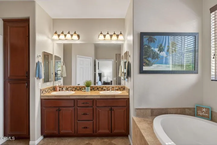 42-web-or-mls-UpmarketMedia-615Bos-091