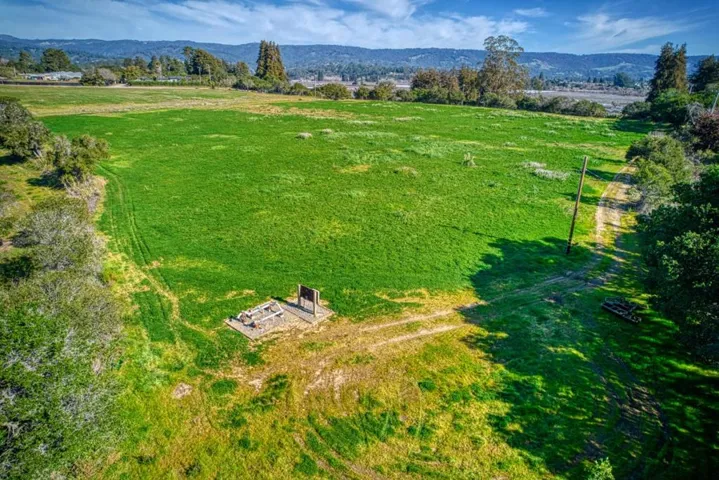 571 Calabasas Road, Watsonville, California 95076 — photo 5