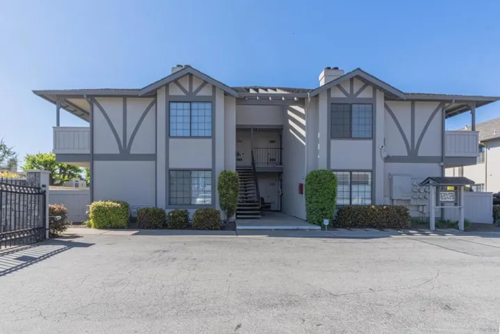 1052 Padre Drive 3, Salinas, California 93901