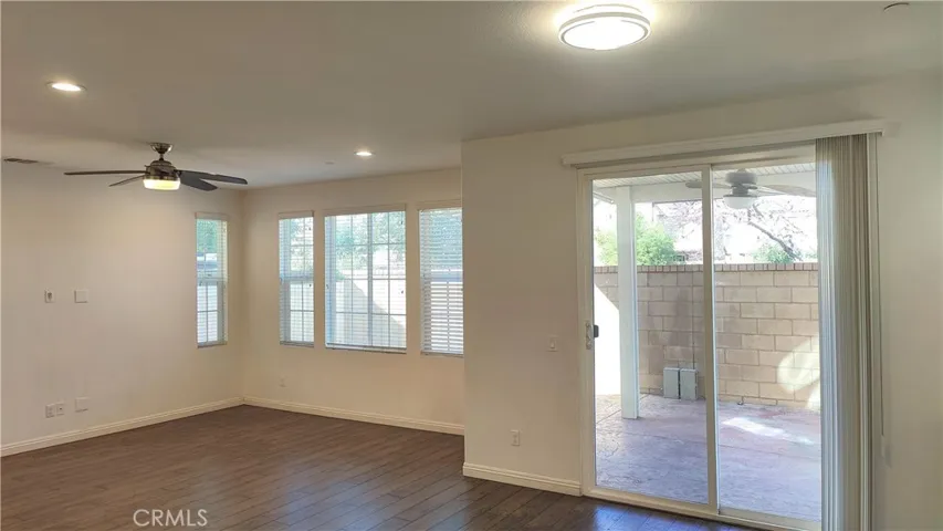  Living Room & Dining area
