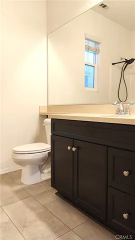 Upstairs full bathroom