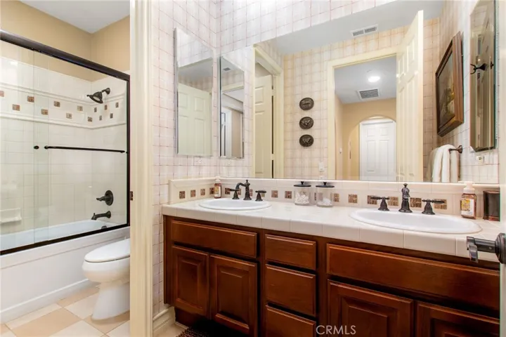 218 Clayton Parkinson Court, Fallbrook, California 92028