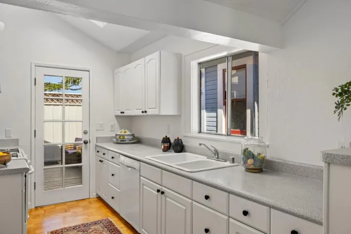 418 Fountain Avenue, Pacific Grove, California 93950