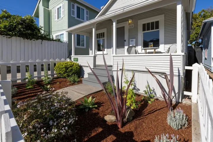 418 Fountain Avenue, Pacific Grove, California 93950