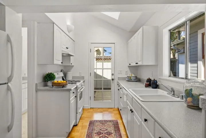 418 Fountain Avenue, Pacific Grove, California 93950