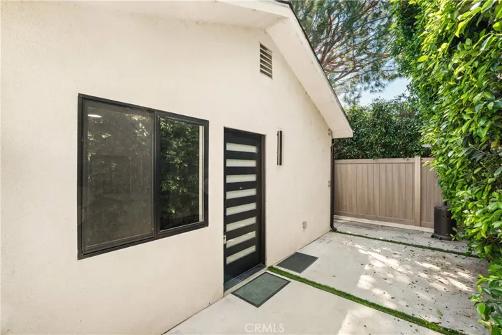 14622 Huston Street, Sherman Oaks, California 91403
