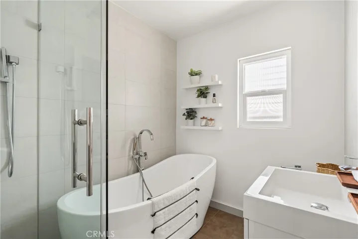 14622 Huston Street, Sherman Oaks, California 91403