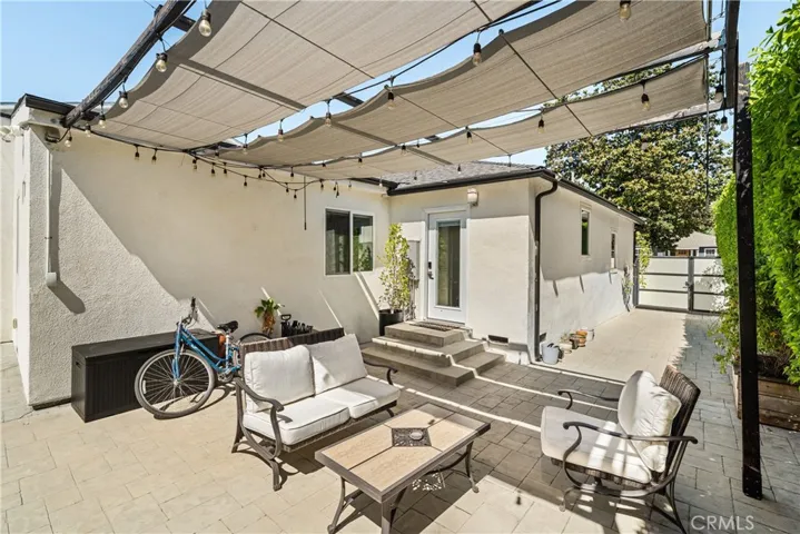 14622 Huston Street, Sherman Oaks, California 91403