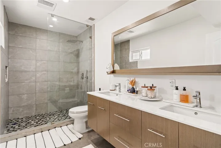 14622 Huston Street, Sherman Oaks, California 91403