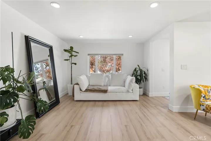 14622 Huston Street, Sherman Oaks, California 91403