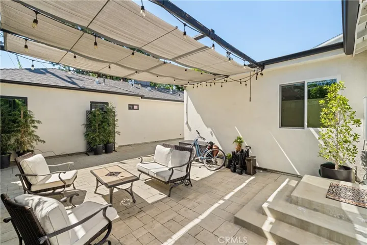 14622 Huston Street, Sherman Oaks, California 91403