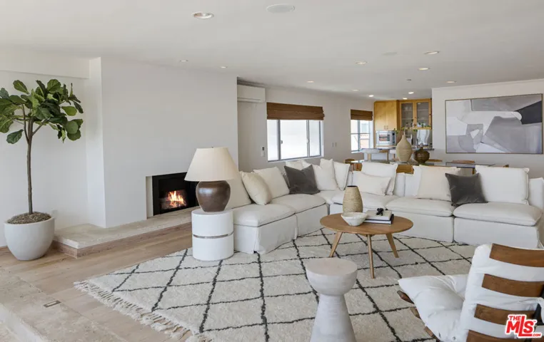 Living Area | Sitting Area | D