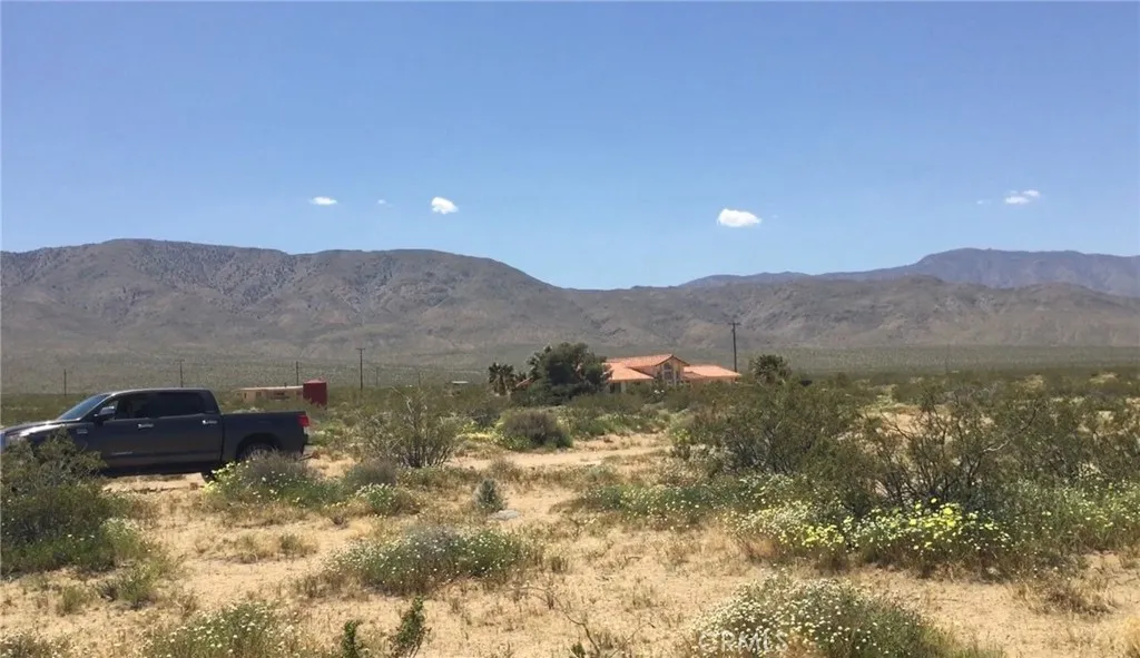 48364 Saddle Rock Way, Landers, California 92285 — photo 4