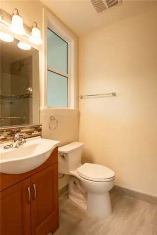 1st floor master bathroom