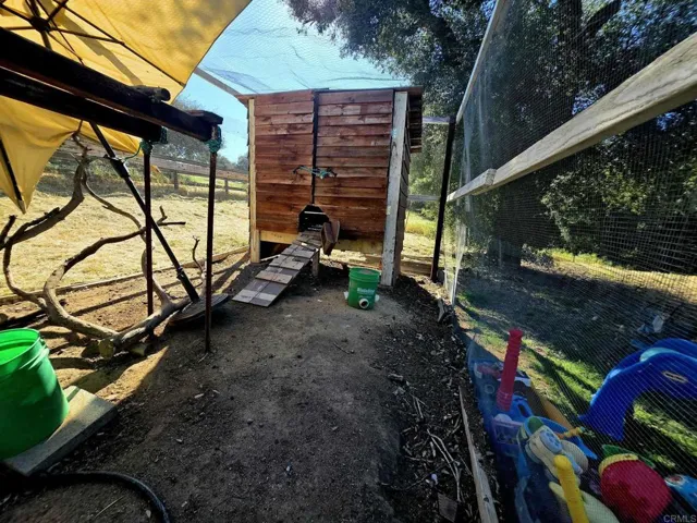 Chicken coop and chickens can convey!