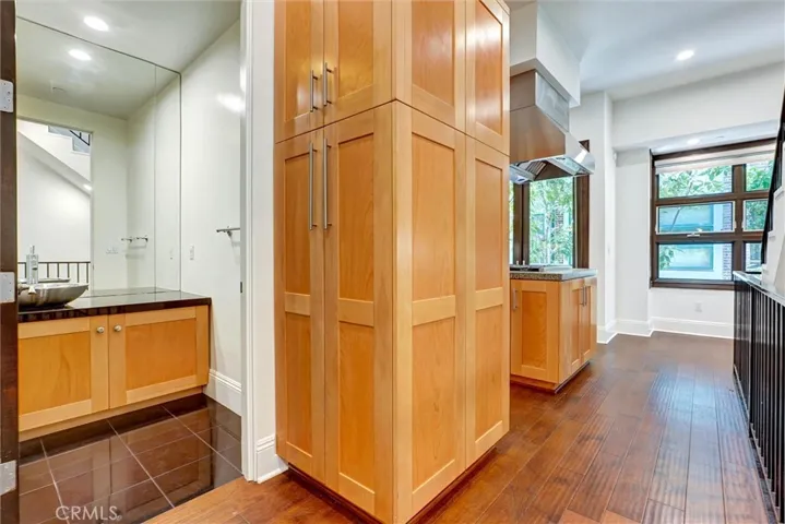2323 S Beverly Glen 8, Los Angeles, California 90064