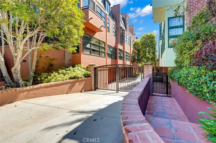 2323 S Beverly Glen 8, Los Angeles, California 90064