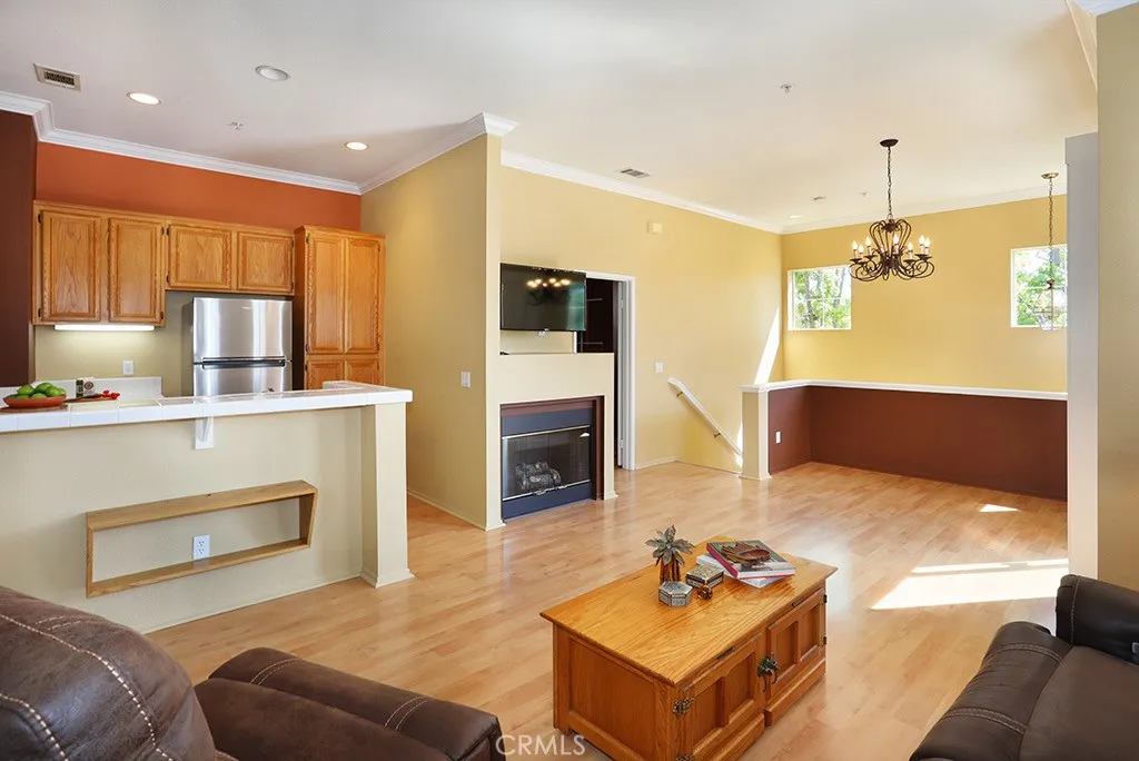 Great layout for entertaining!