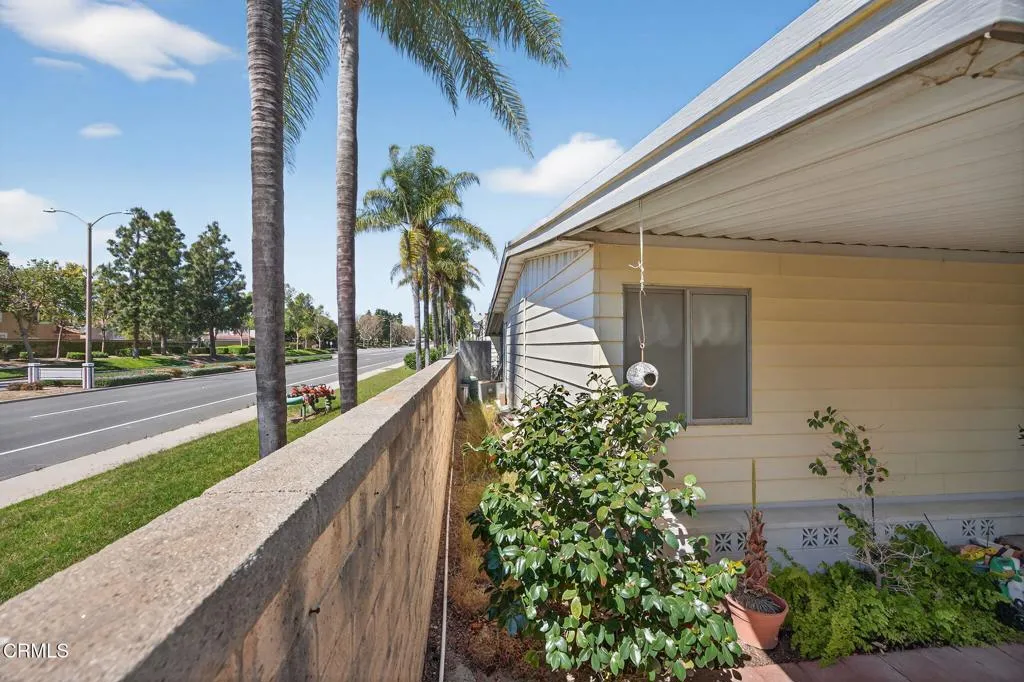 9-web-or-mls-UpmarketMedia-8Cal-024