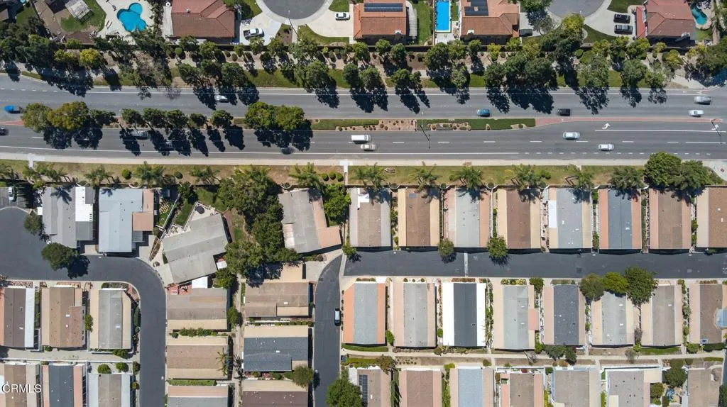35-web-or-mls-UpmarketMedia-8Cal-Aer-006