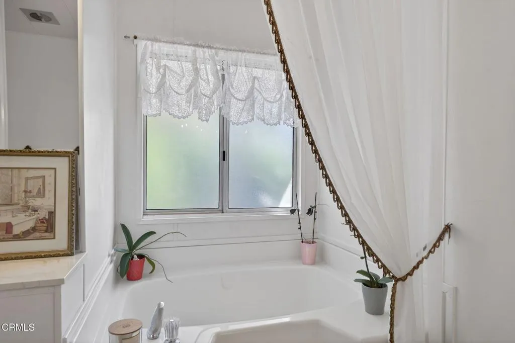 31-web-or-mls-UpmarketMedia-8Cal-088