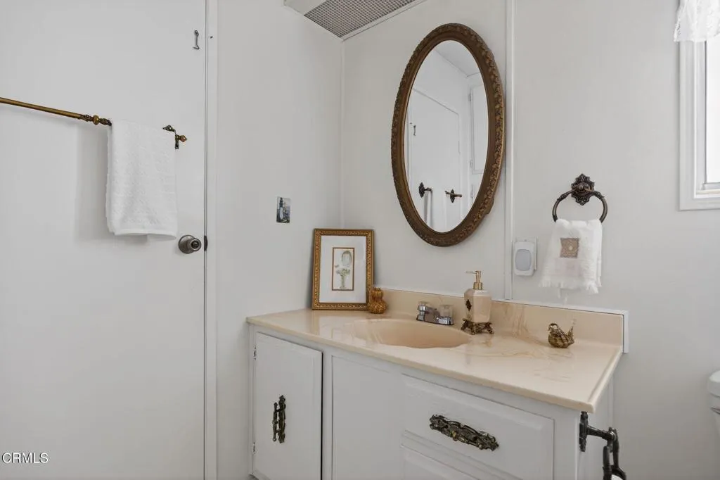 26-web-or-mls-UpmarketMedia-8Cal-073
