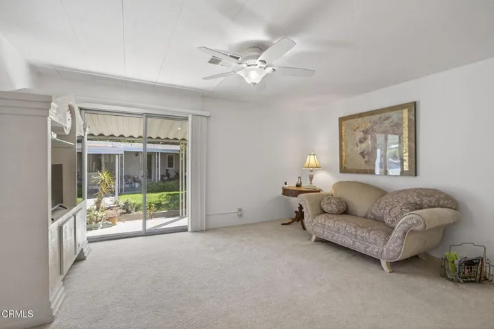 22-web-or-mls-UpmarketMedia-8Cal-062