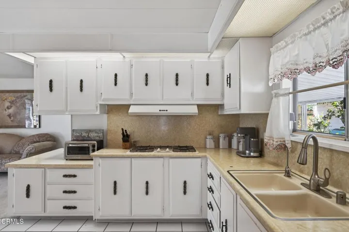 19-web-or-mls-UpmarketMedia-8Cal-052