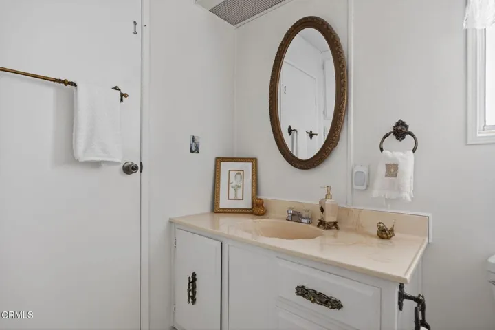 26-web-or-mls-UpmarketMedia-8Cal-073