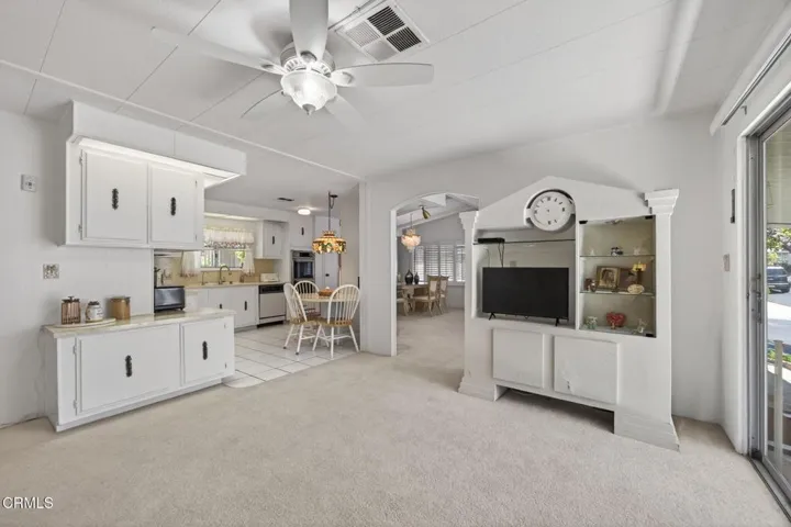 24-web-or-mls-UpmarketMedia-8Cal-067