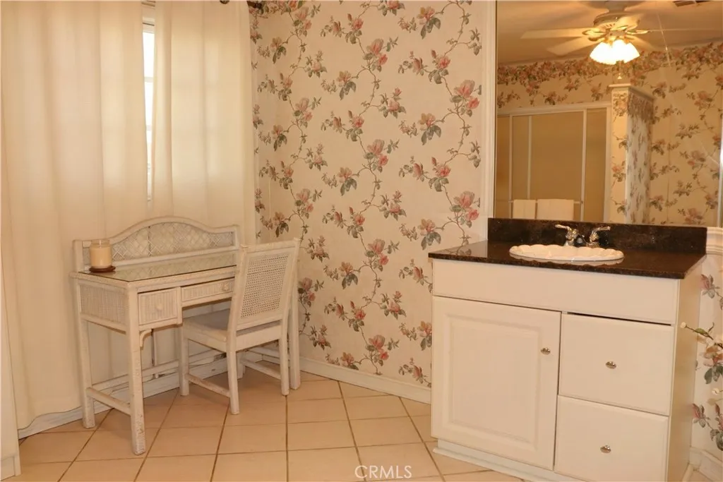 Possible Office or 3rd bedroom (Needs closet)